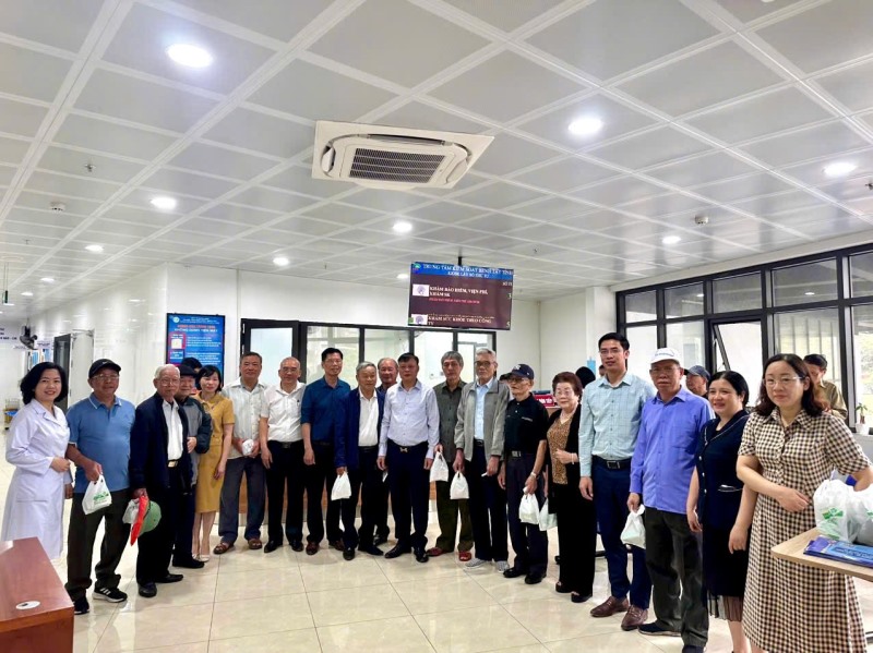 Phường Hồng Hải tổ chức khám tư vấn, sức khoẻ miễn phí cho đối tượng Người có công, Thương binh, bệnh binh, CĐHH và thân nhân liệt sỹ.