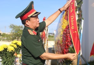 Thăm, tặng quà các đối tượng chính sách tại Quảng Ninh