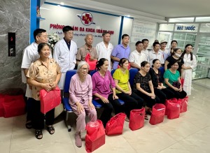 Hội Người Cao tuổi phường Hồng Hải phối hợp Phòng khám đa khoa Hoàng Anh tổ chức thăm, khám sức khỏe miễn phí cho các hội viên 