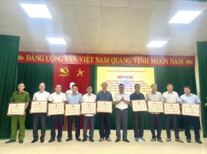 Phường Hồng Hải tổ chức hội nghị sơ kết 9 tháng đầu năm, triển khai nhiệm vụ 3 tháng cuối năm. Tổng kết, đánh giá kết quả triển khai Chiến dịch cao điểm 7 ngày đêm khắc phục hậu quả do bão số 3