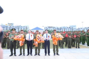 Lễ ra mắt Lực lượng tham gia bảo vệ an ninh, trật tự ở cơ sở