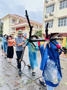 TRƯỜNG TIỂU HỌC LÊ HỒNG PHONG KHẮC PHỤC HẬU QUẢ SAU BÃO YAGI VÀ ĐÓN HỌC SINH QUAY TRỞ LẠI TRƯỜNG HỌC AN TOÀN